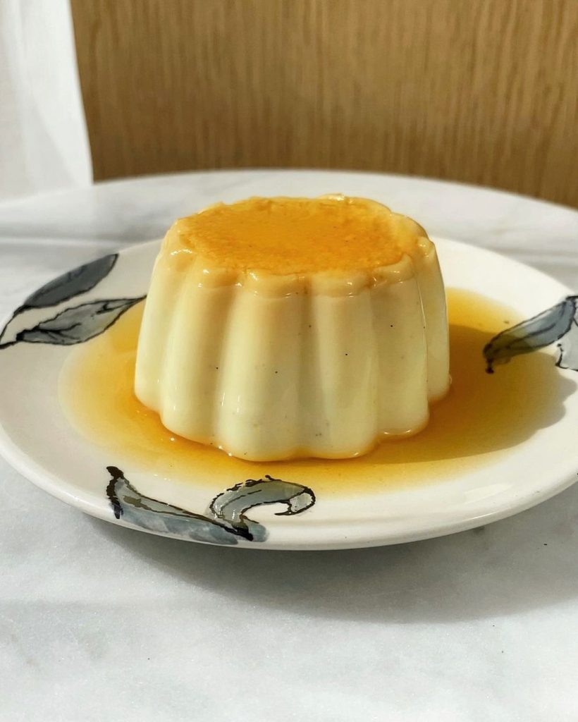 Flan vanille avec un nappage coulant au caramel