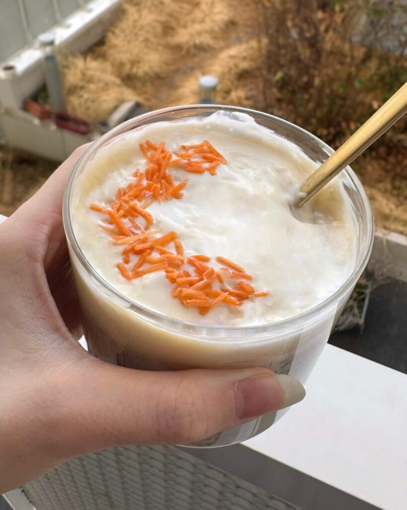 Ramequin de porridge Overnight oats au goût de Carrot cake